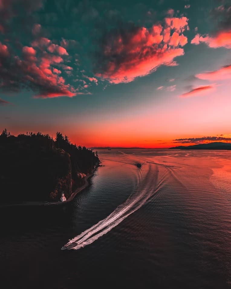 backgroundImage